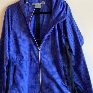 Athleta raincoat with finger hole